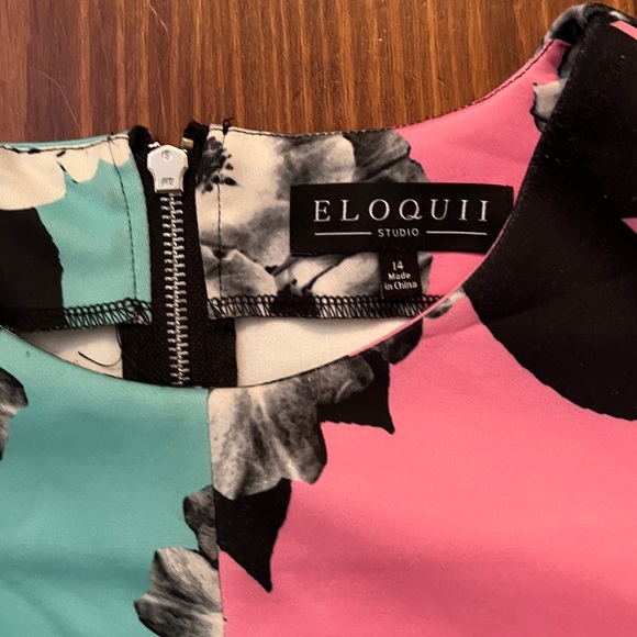 ELOQUII Colorblock Floral Cropped Blouse Hot Pink & Turquoise Plus Size - Picture 4 of 5